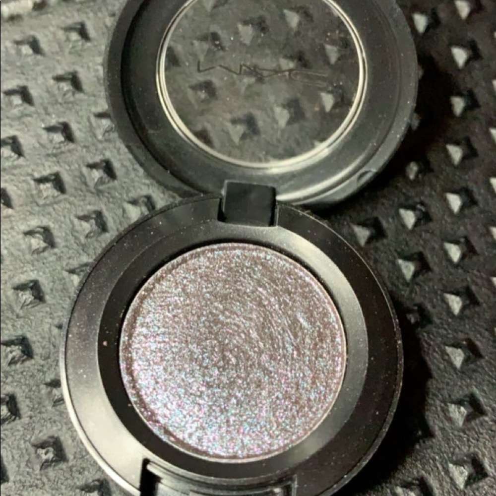 MAC EYESHADOW